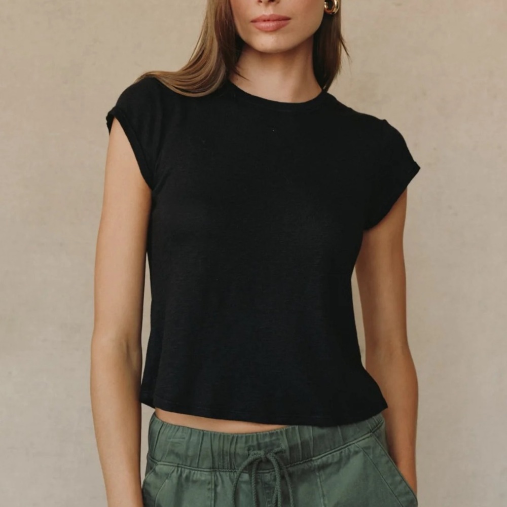 Bella Dahl Black baby crew tee